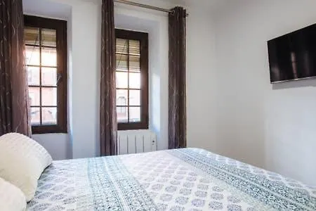 13 Calle San Jacinto Apartamento Sevilha 0*,